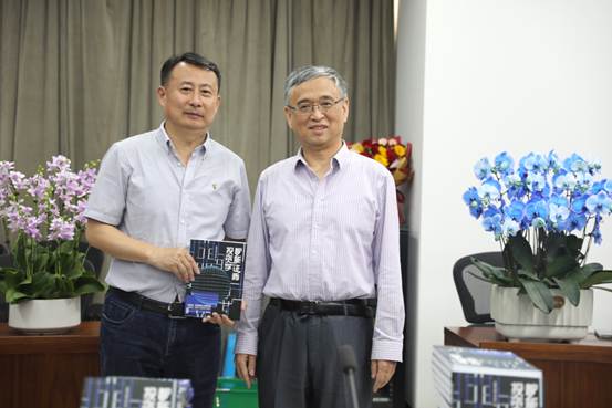 说明:F:\王老师生日照片2023\7H7A6595.JPG 说明:F:\王老师生日照片2023\7H7A6595.JPG