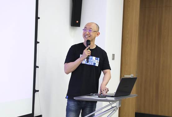 说明:F:\王老师生日照片2023\7H7A6644.JPG 说明:F:\王老师生日照片2023\7H7A6644.JPG